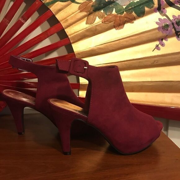 NEW Madden Girl    - Picture 2 of 5